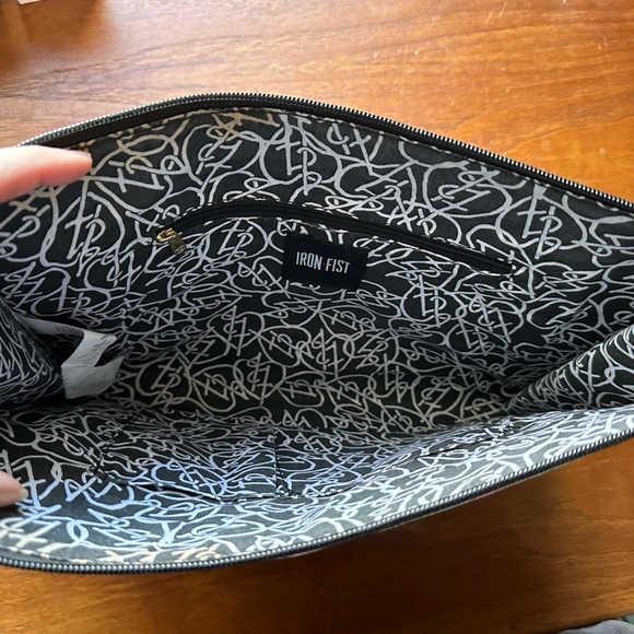 Iron Fist oversized clutch pin-up/doll style - Picture 2 of 4